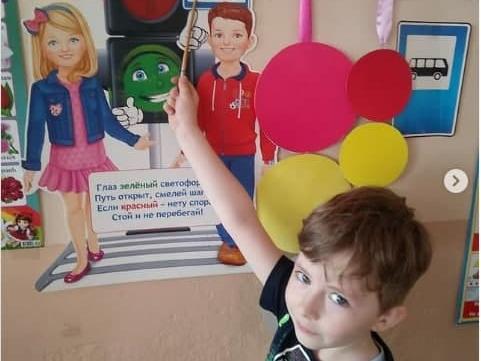 «Безопасные шаги на пути к безопасности на дороге».