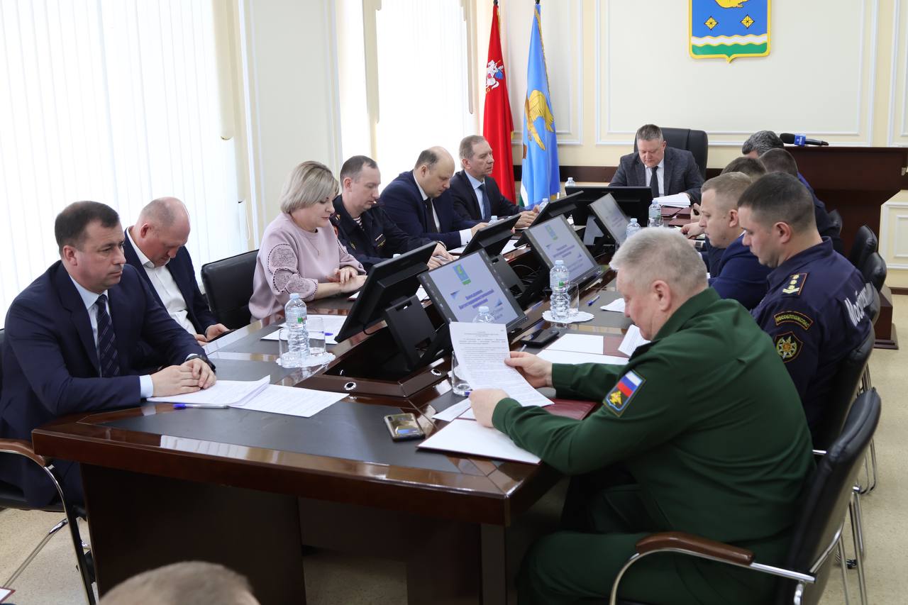Дополнительные меры профилактики в образовательных организациях преступлений с использованием огнестрельного оружия рассмотрели в Ступино03