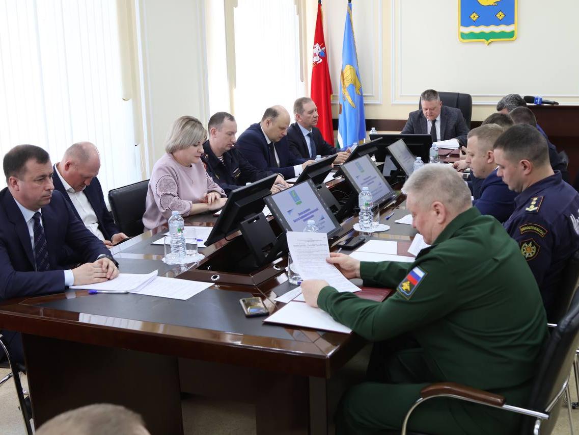 Дополнительные меры профилактики в образовательных организациях преступлений с использованием огнестрельного оружия рассмотрели в Ступино03