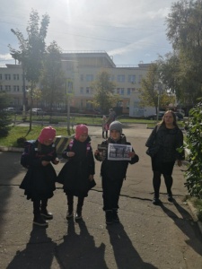 Сотрудники администрации городского округа Ступино 29 сентября организовали акцию «Внимание! Дорожные ловушки».