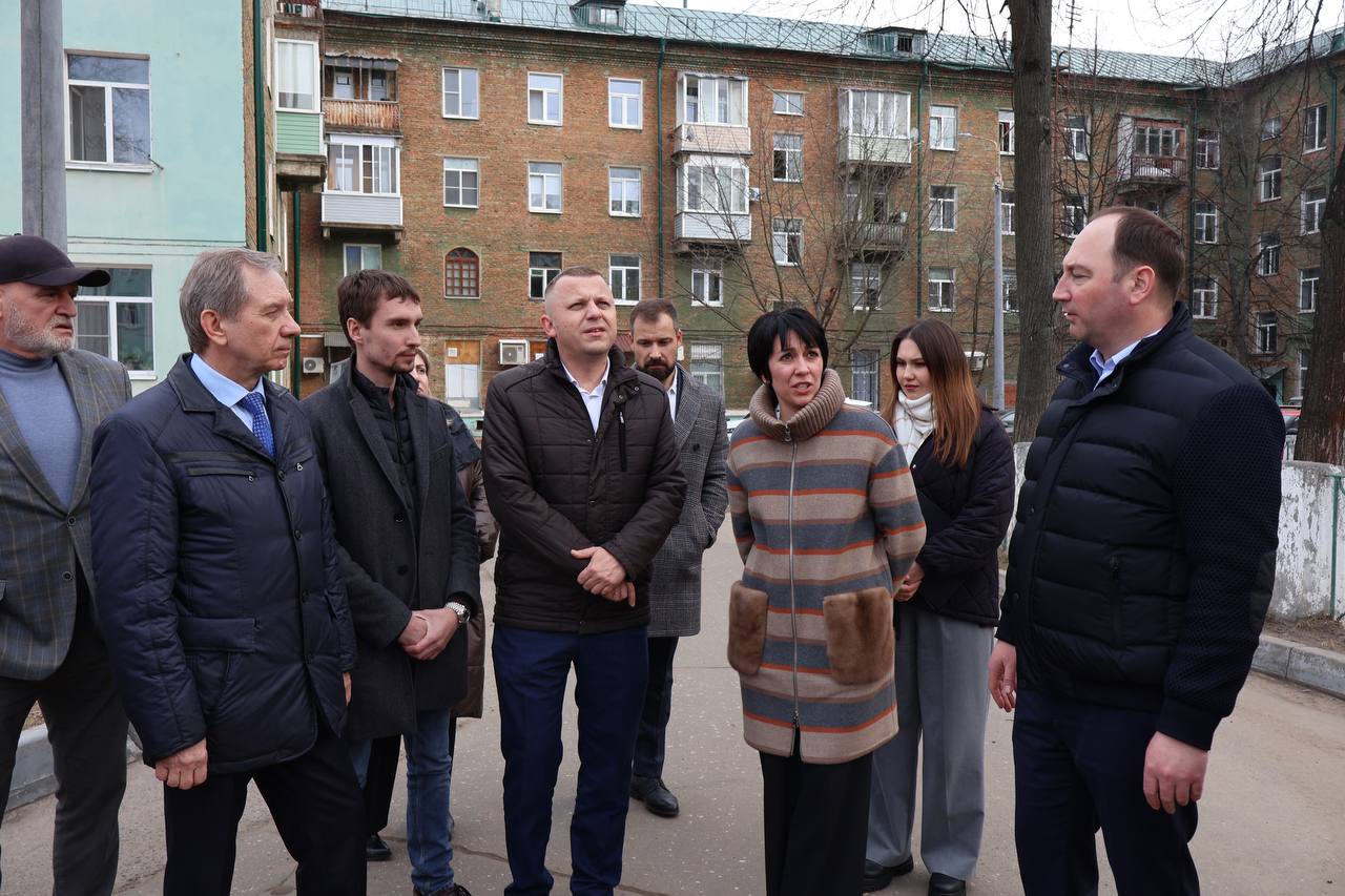 Ход капитального ремонта крыши многоквартирного дома в Ступино проверил глава округа Сергей Мужальских