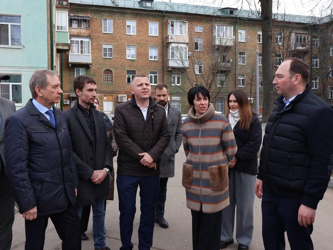 Ход капитального ремонта крыши многоквартирного дома в Ступино проверил глава округа Сергей Мужальских