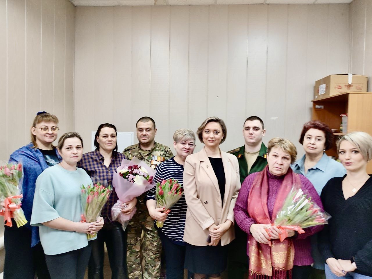 Партийцы поздравили с наступающим 8 Марта семьи героев СВО