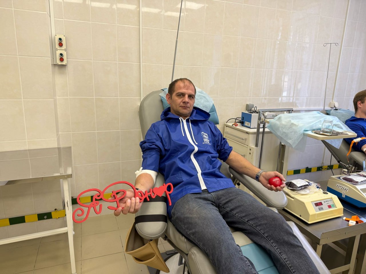 Партийцы приняли участие в акции по безвозмездной сдаче крови