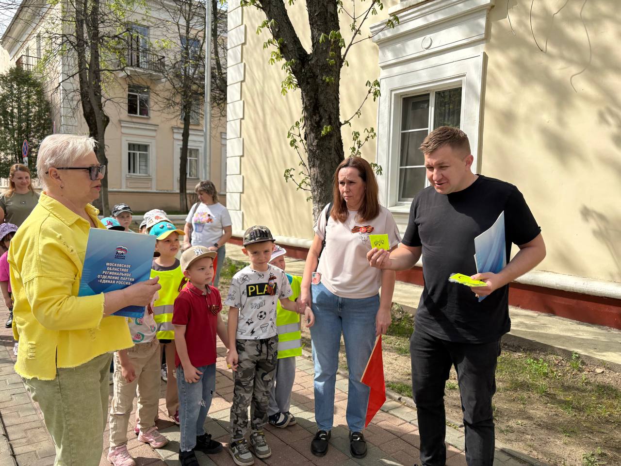 Партийцы провели мониторинг по соблюдению правил дорожного движения юными пешеходами