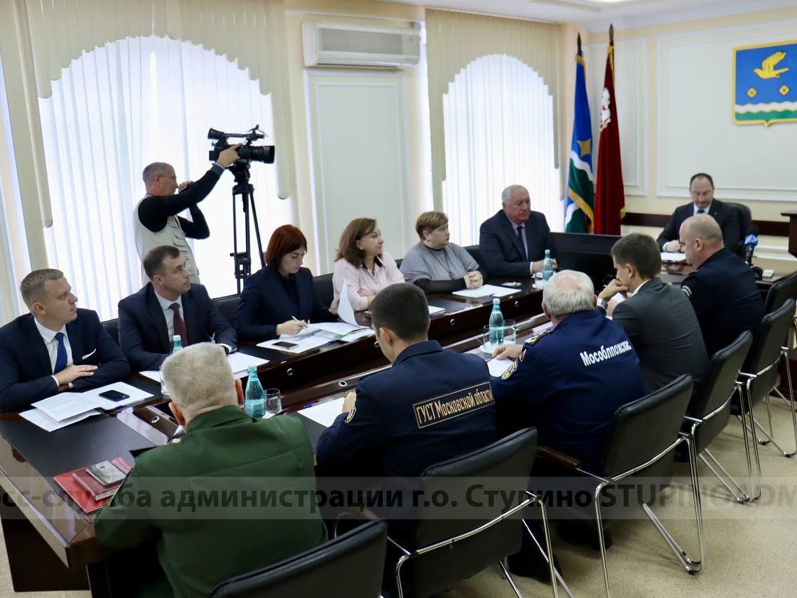 Под руководством главы муниципалитета Сергея Мужальских состоялось общегородское совещание с участием руководящего состава администрации, силовых структур и иных ведомств.1