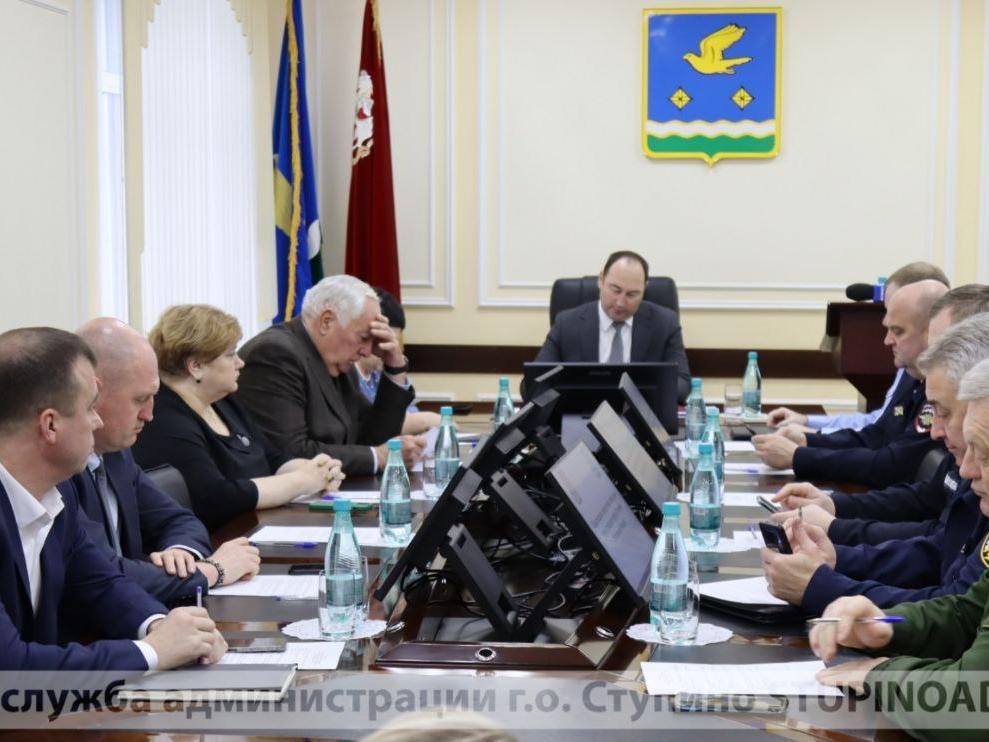 Под руководством руководителя муниципалитета Сергея Мужальских состоялось общегородское совещание.1