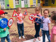 подвижные и сюжетно-ролевые игры «Найди свой знак», «Мы шоферы».