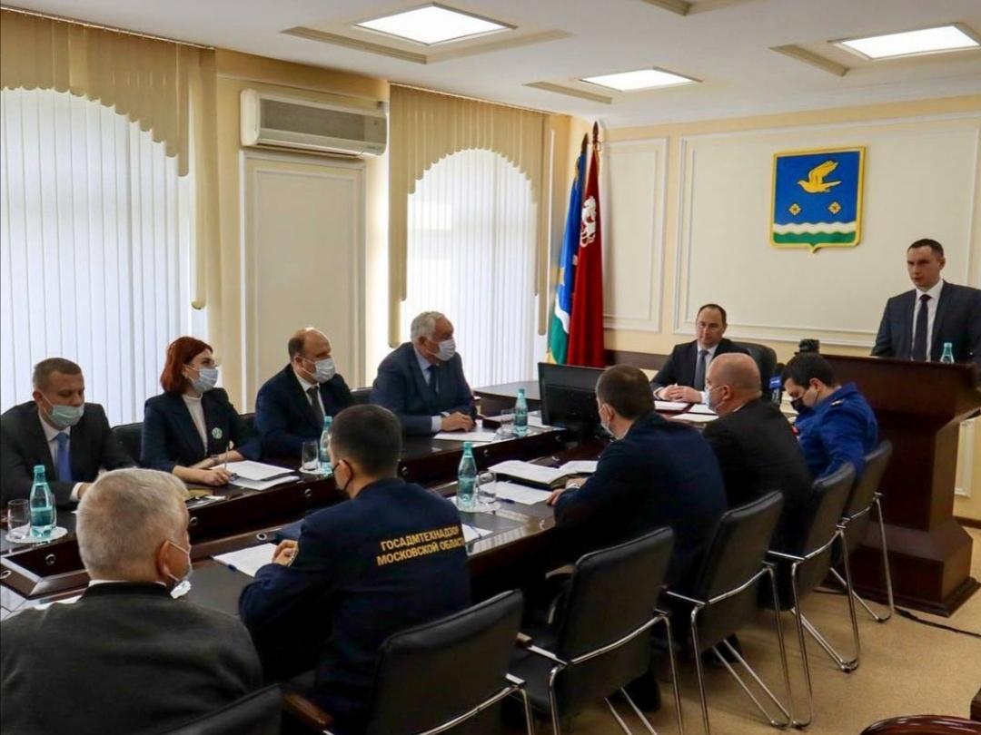 принял участие в общегородском совещании.
