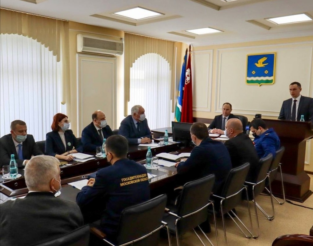 принял участие в общегородском совещании.