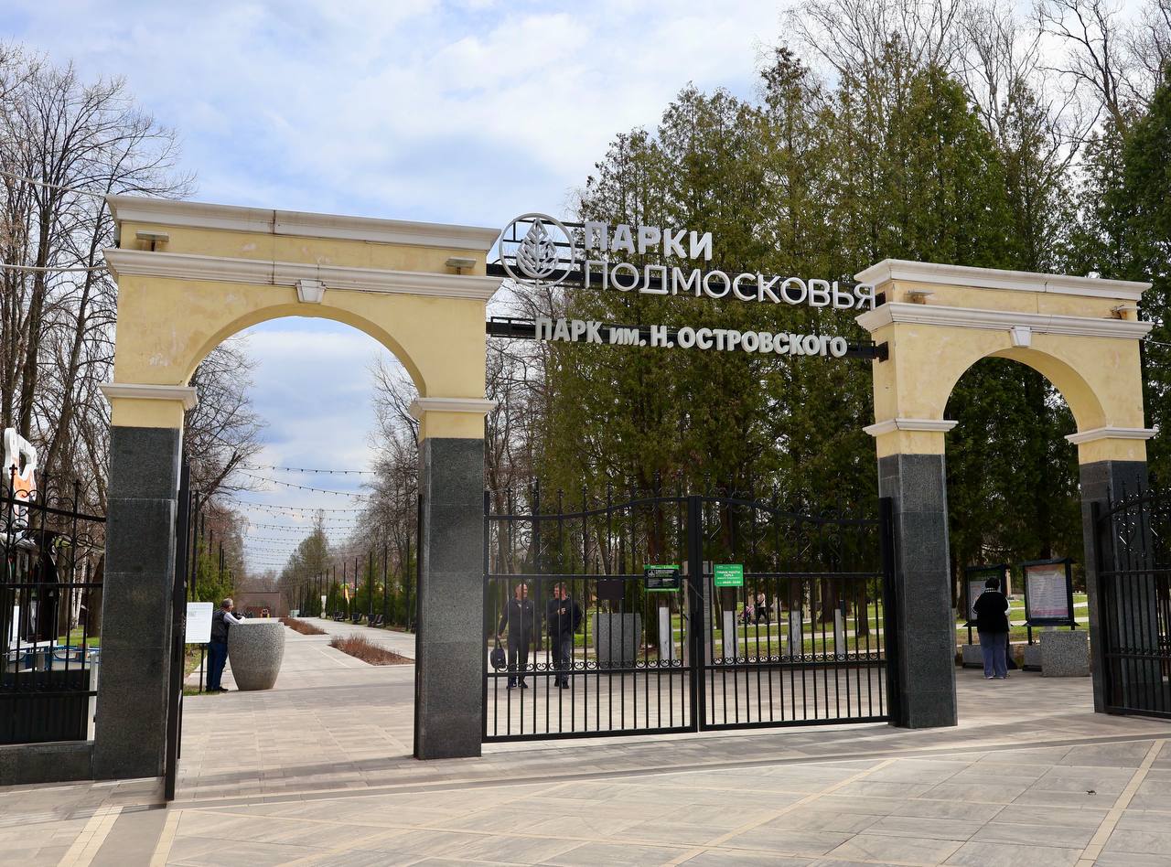 Руководитель муниципалитета проверил подготовку парка Островского к летнему сезону