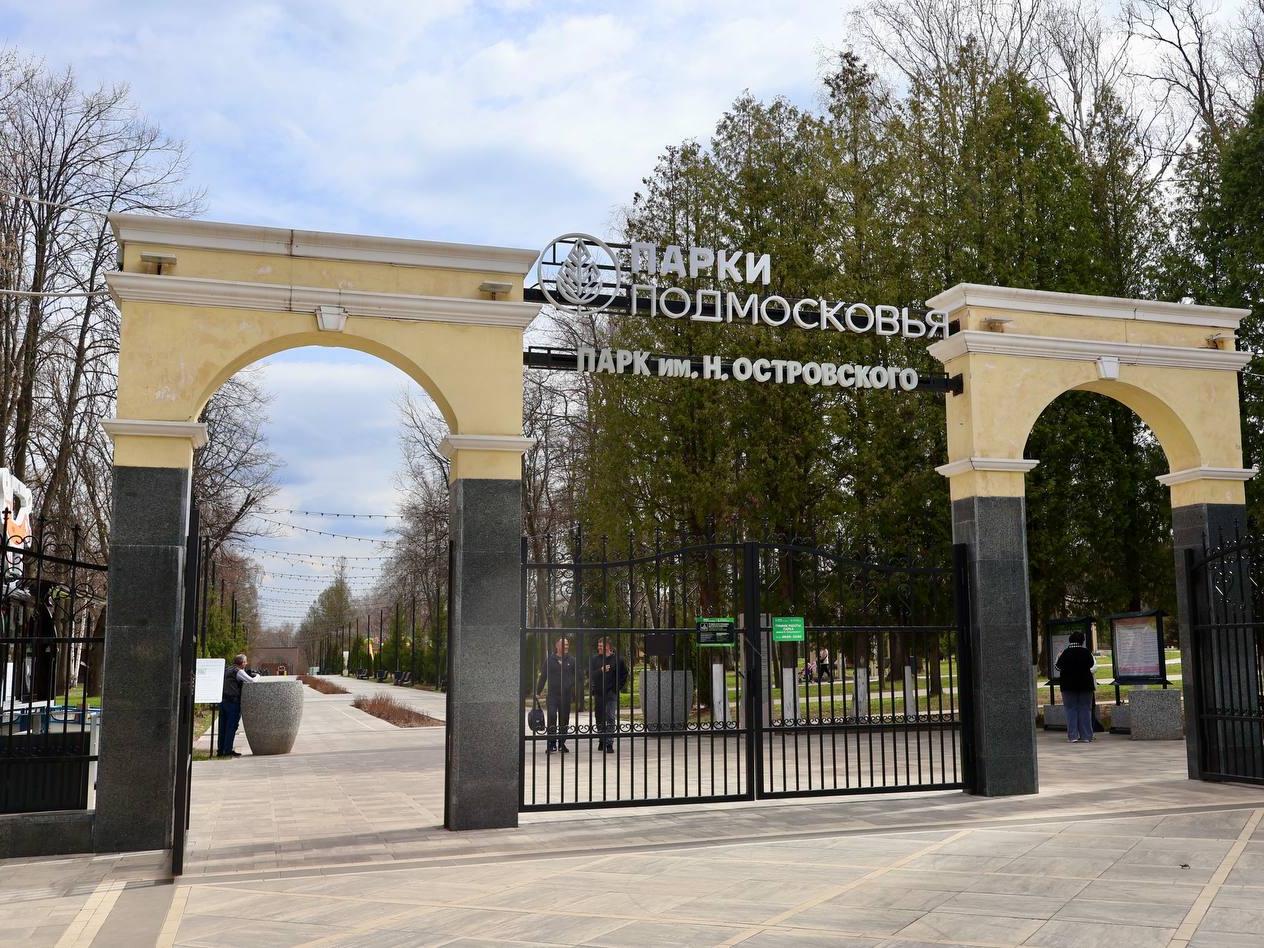 Руководитель муниципалитета проверил подготовку парка Островского к летнему сезону