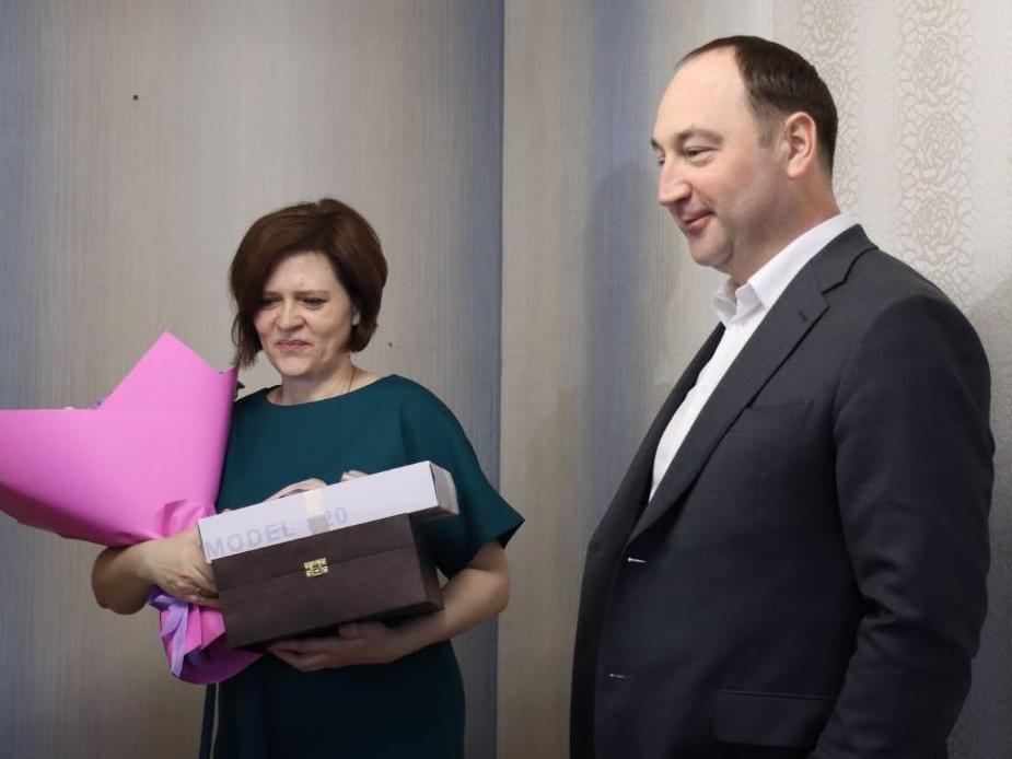 Сергей Мужальских поздравил с Международным женским днем вдову героя спецоперации.