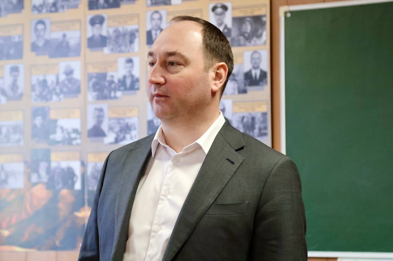 Сотрудниц ступинского военкомата поздравил с 8 Марта глава округа Сергей Мужальских