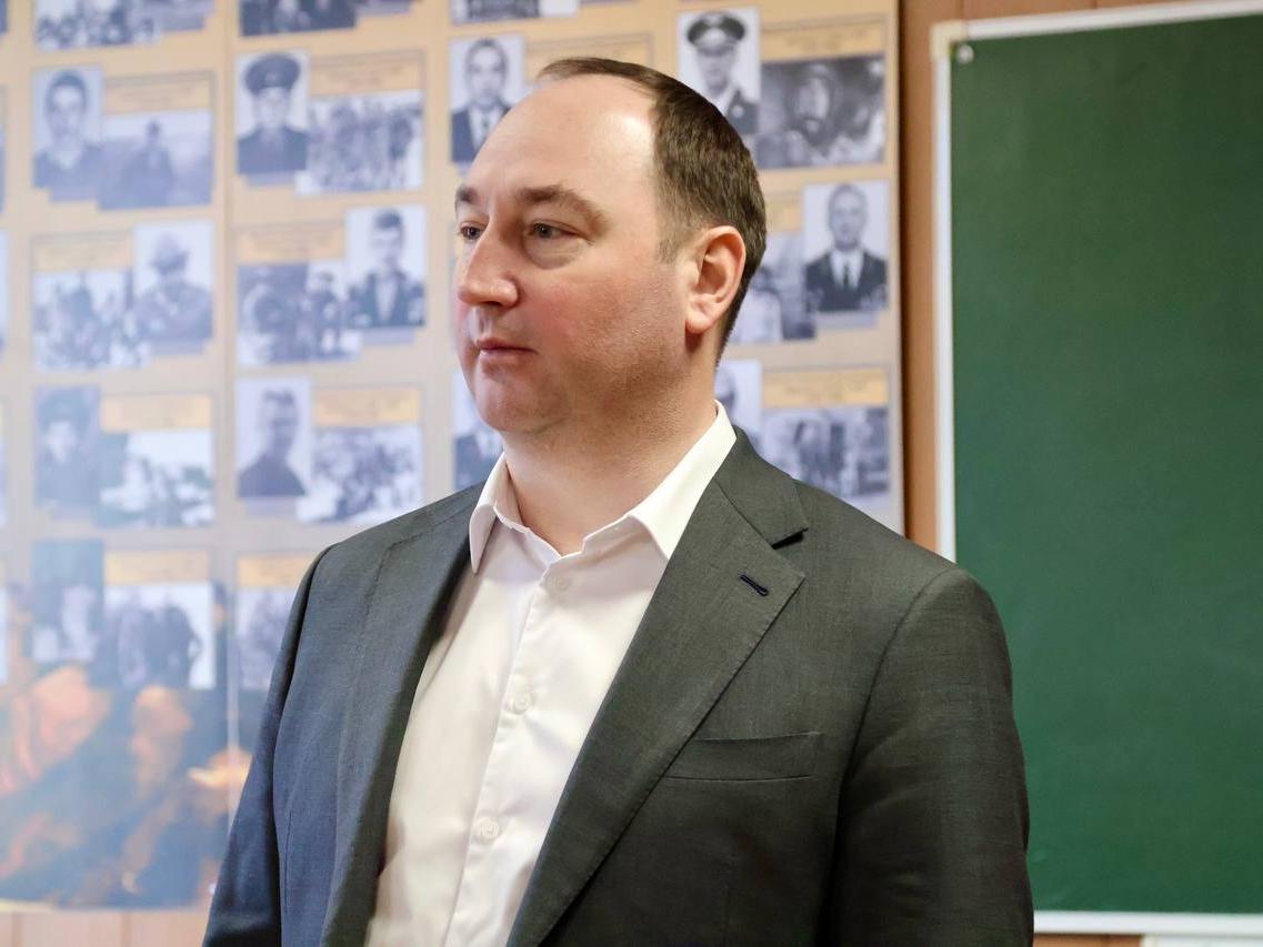 Сотрудниц ступинского военкомата поздравил с 8 Марта глава округа Сергей Мужальских