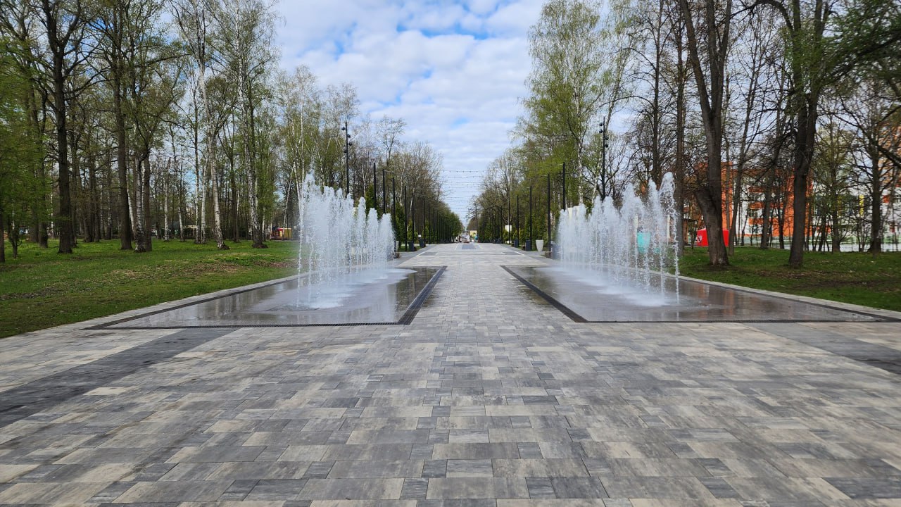 В преддверии открытия сезона фонтанов в ступинском парке культуры и отдыха имени Николая Островского состоялась проверка работы нового «сухого» фонтана.