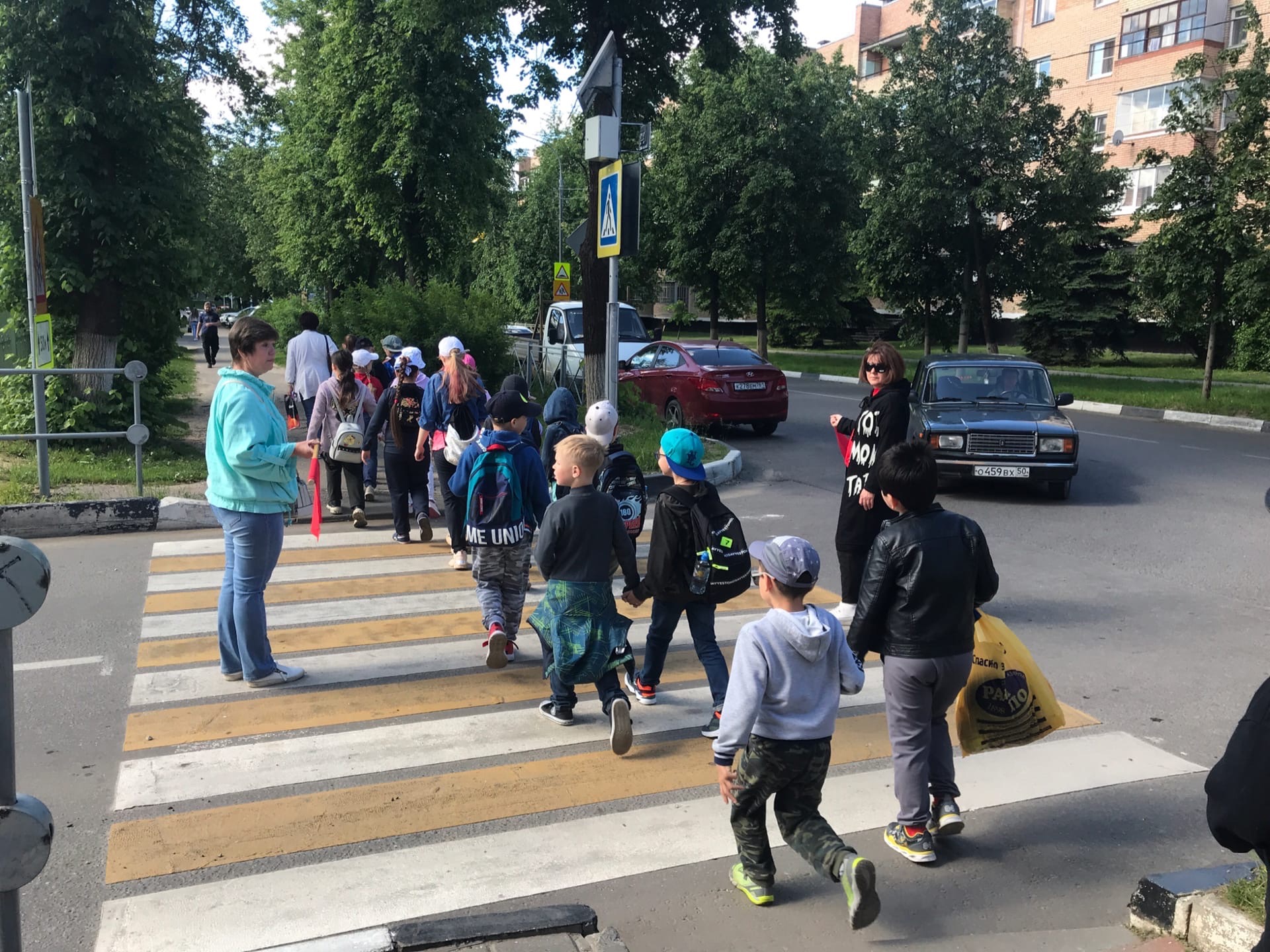 В рамках лагеря дневного пребывания МБОУ «СОШ №3» «Радуга»  прошло практическое занятие «Перехожу дорогу правильно».