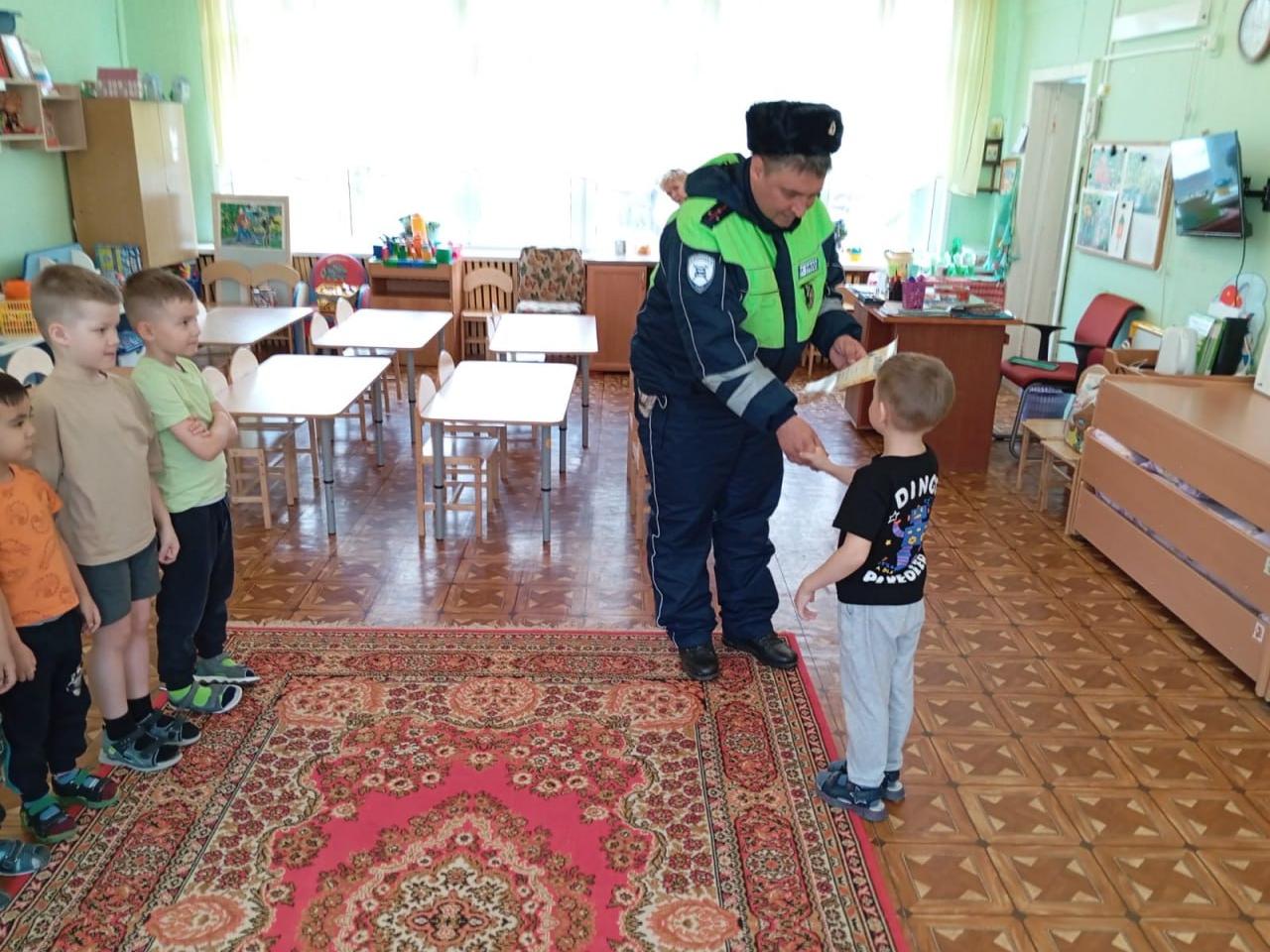 В Ступино полицейские провели знания ПДД у дошкольников1