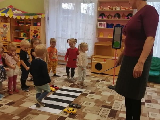 Знакомство с правилами дорожного движения
