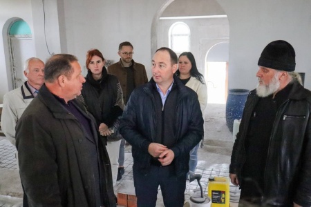 Глава округа проконтролировал ход работ на строительстве православного храма в Ступино