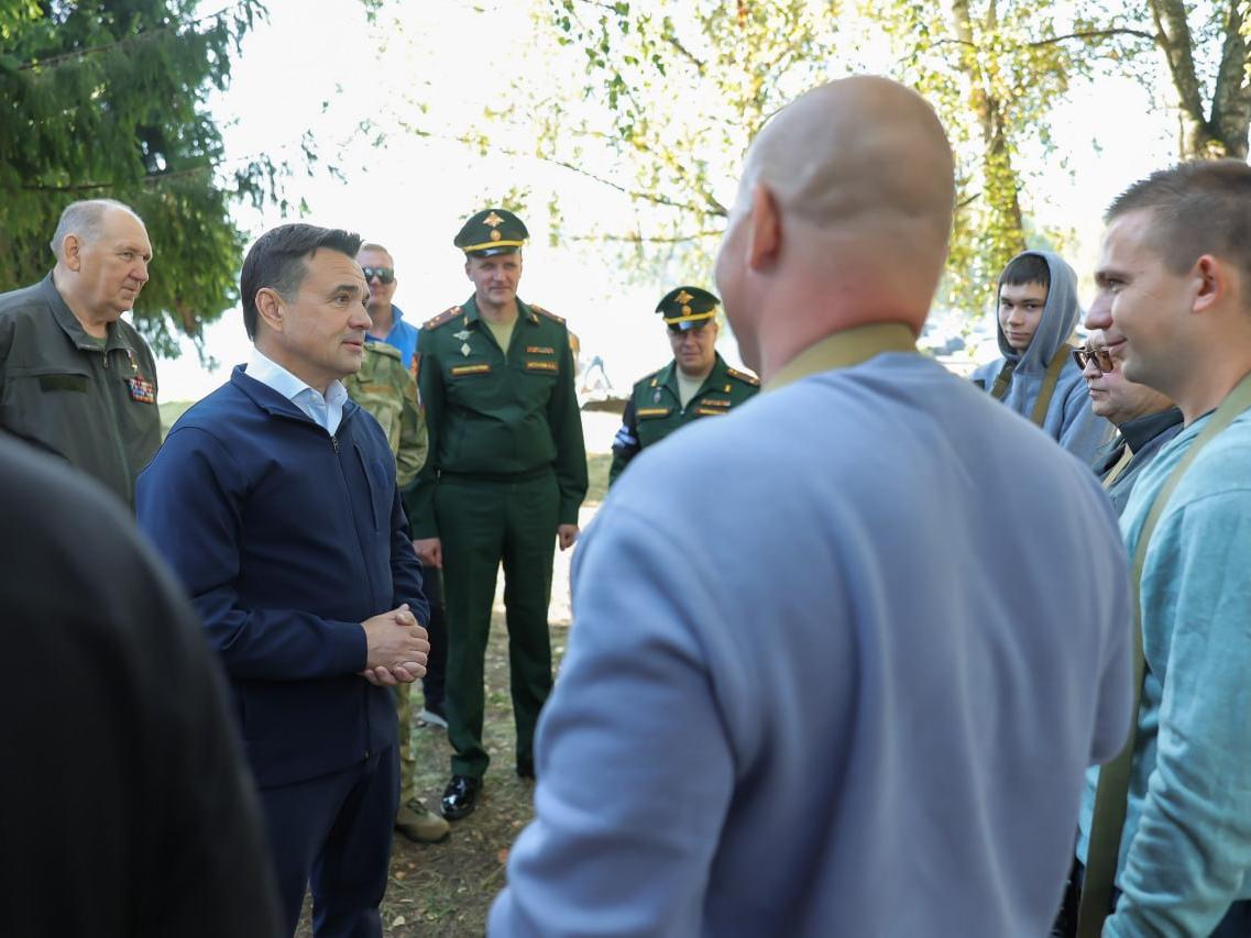 Губернатор Андрей Воробьев проверил работу областного пункта отбора на военную службу по контракту