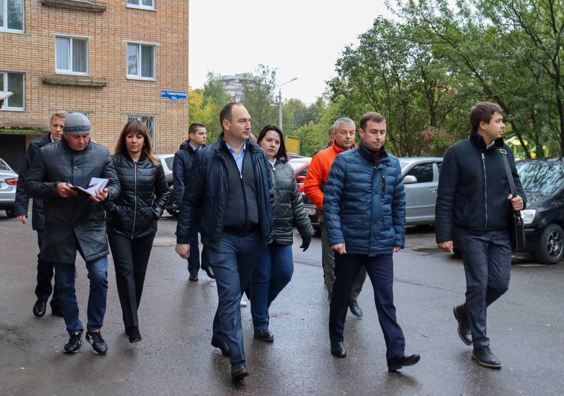 Сергей Мужальских проверил качество выполнения работ по уборке города и благоустройству