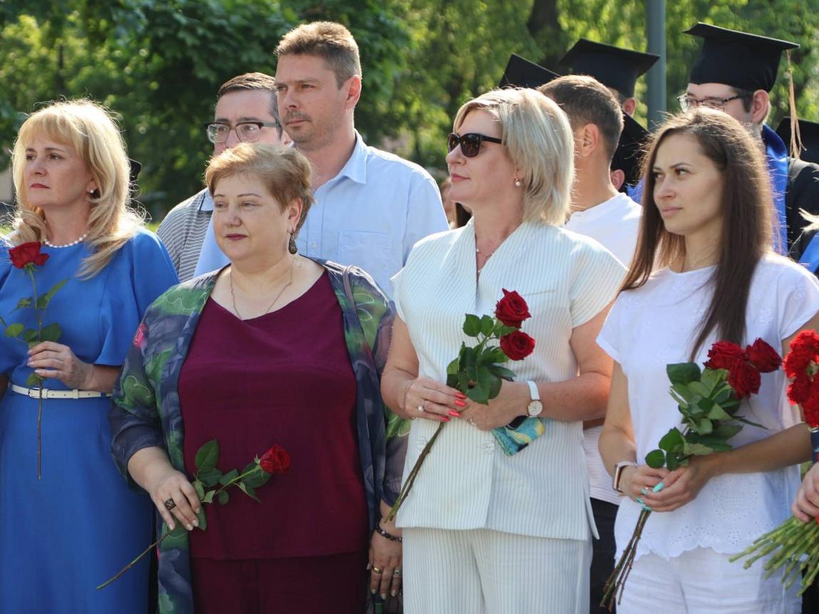 выпускникам МФЮА вручили дипломы3